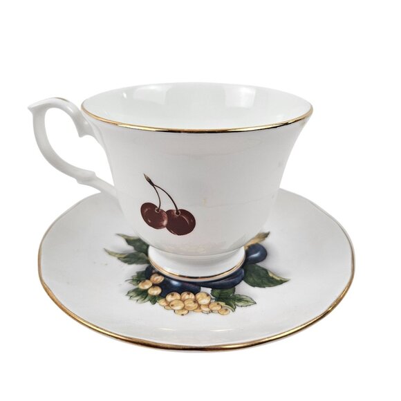 Royal Nobilta Teacup Saucer Set China Fruit Design Gold Trim England Vintage - Picture 4 of 8